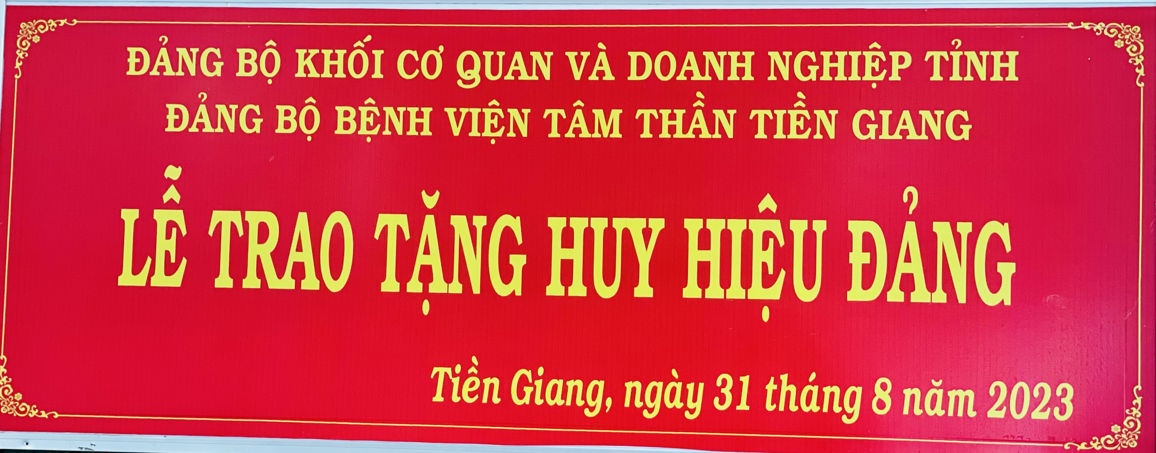 Đảng bộ Bệnh viện Tâm thần tổ chức lể trao huy hiệu 30 năm tuổi đảng cho đảng viên Nguyễn Văn Sơn đợt 2/9